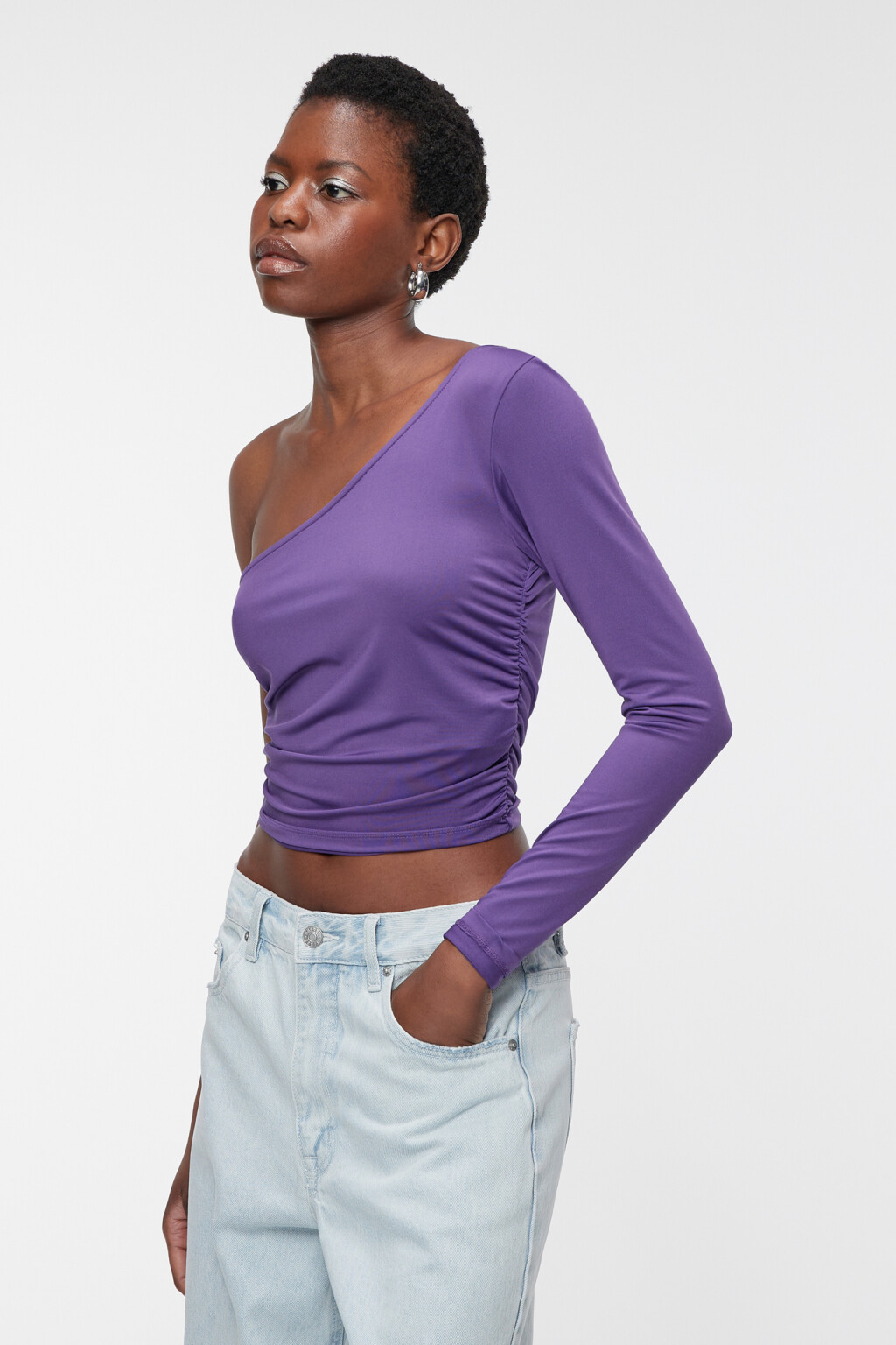 Блузка-топ укороченная облегающая на одно плечо - цвет фиолетовый - 2