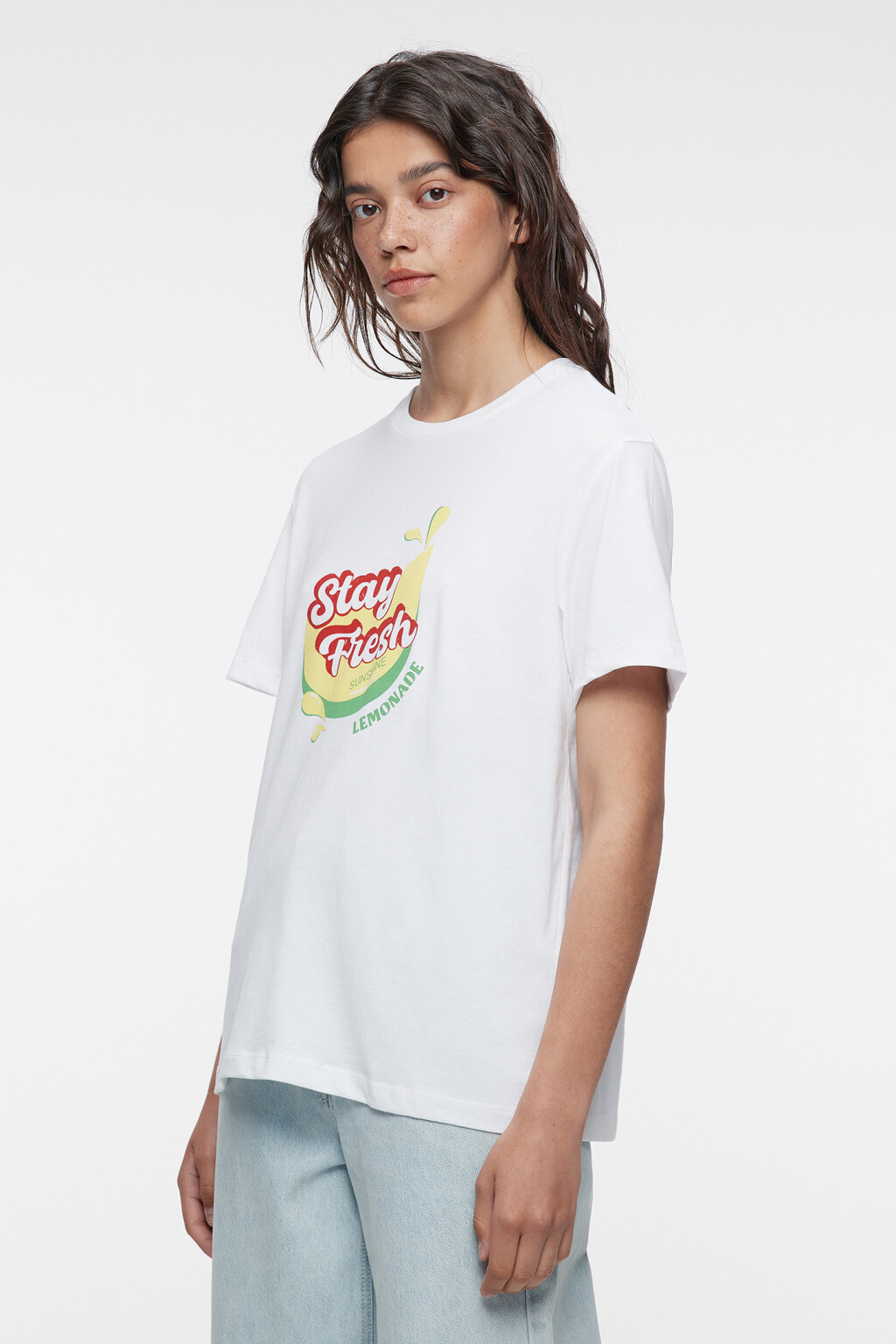 Футболка свободная хлопковая с принтом и надписями - цвет белый - 3