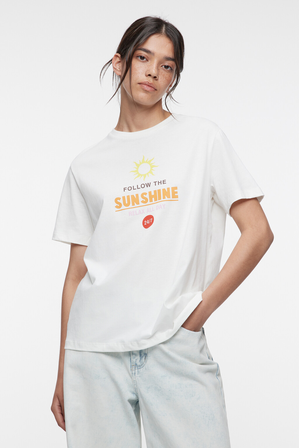 Футболка свободная хлопковая с принтом и надписями - цвет бежевый - 2