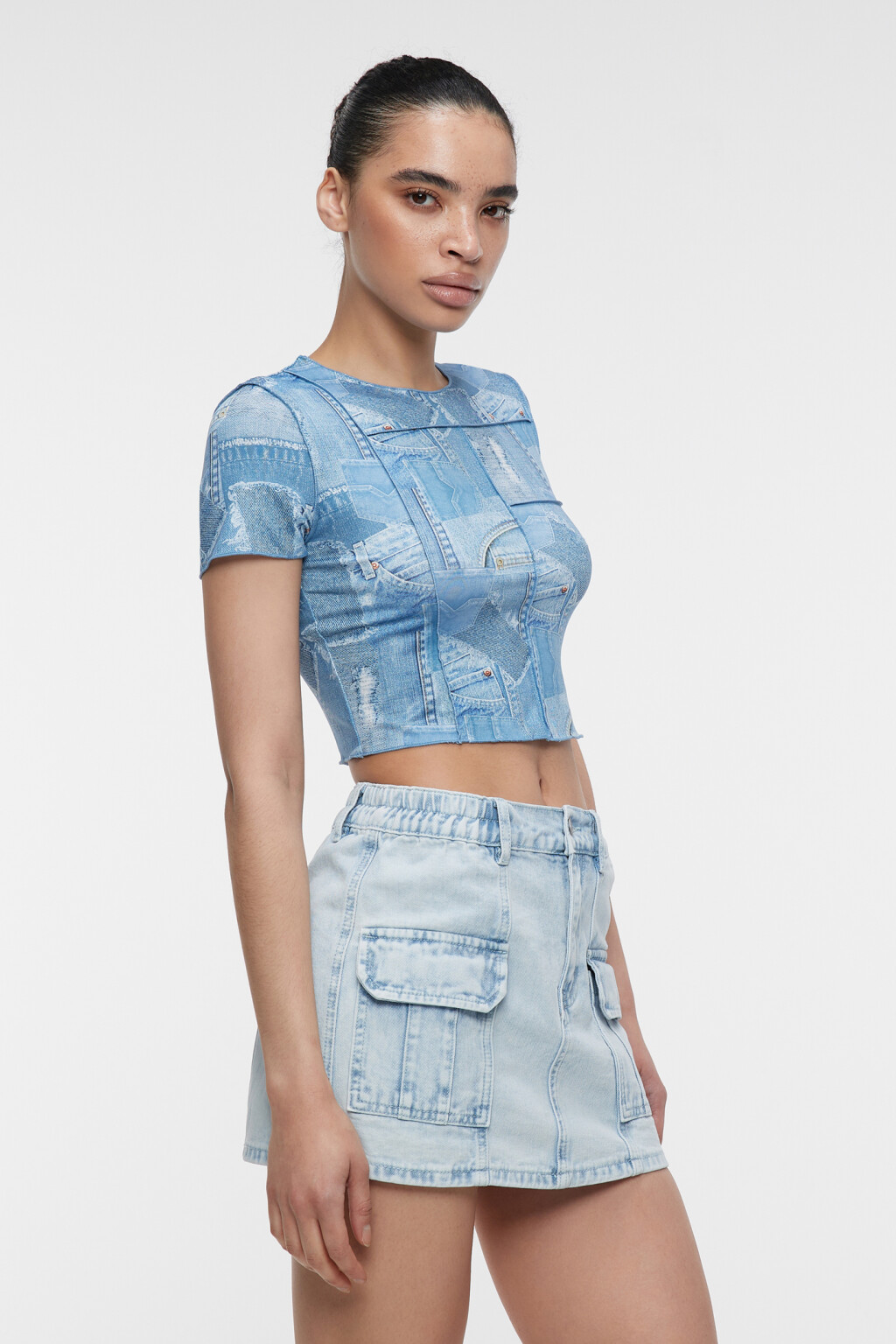 Топ-футболка укороченный с принтом в стиле пэчворк - цвет голубой - 2