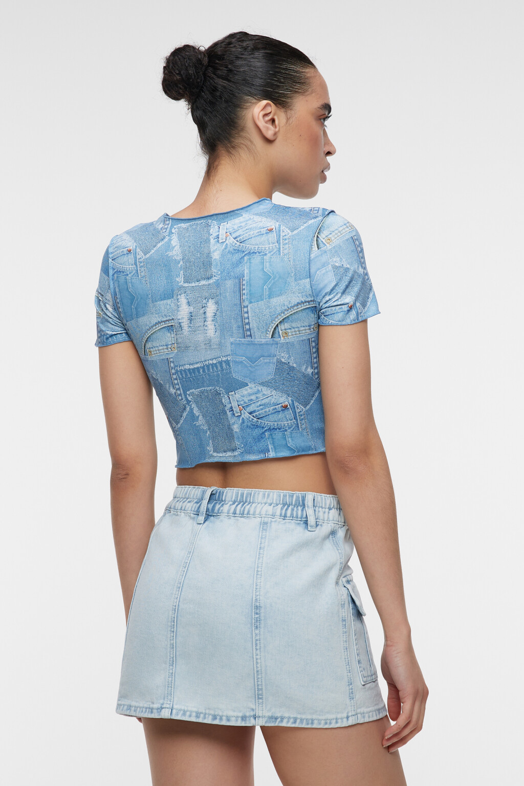 Топ-футболка укороченный с принтом в стиле пэчворк - цвет голубой - 3