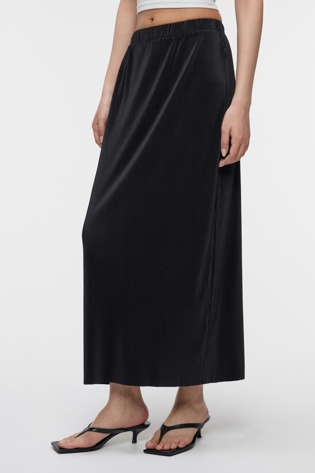 Юбка-чулок макси прямая с плиссированной фактурой - цвет черный - 2
