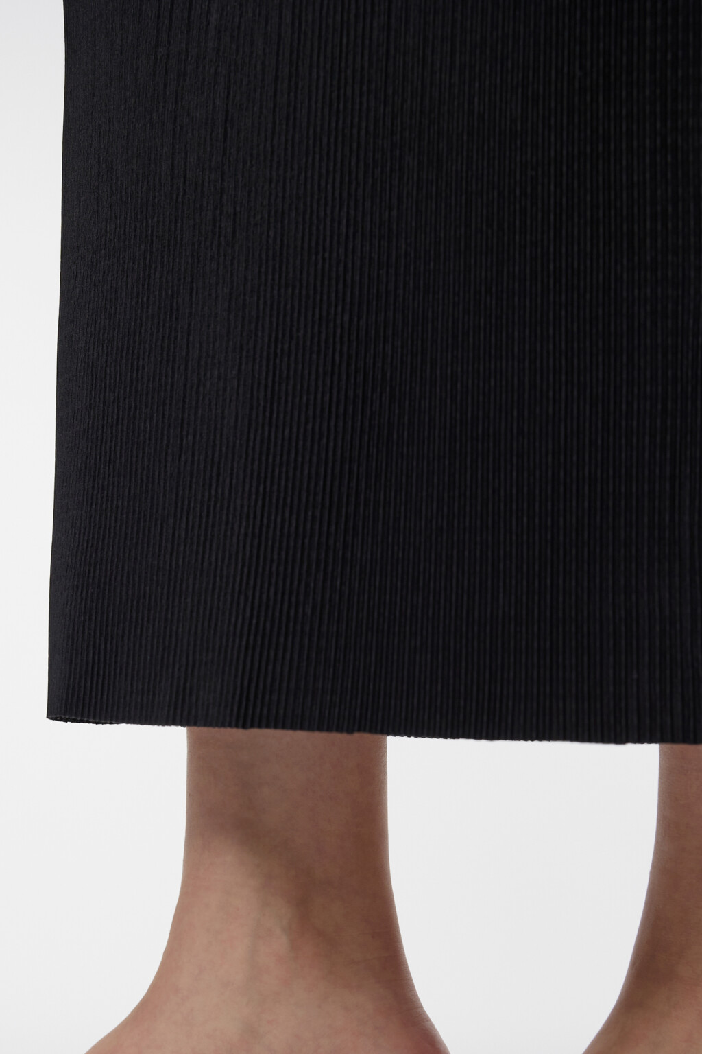 Юбка-чулок макси прямая с плиссированной фактурой - цвет черный - 6