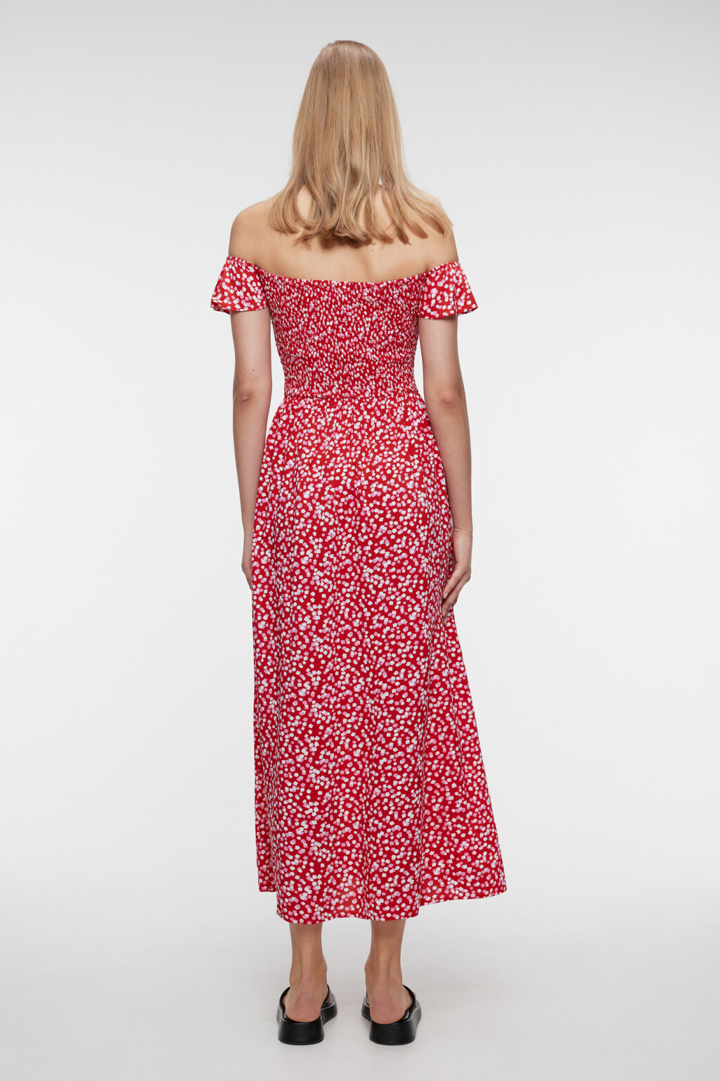 Платье миди вискозное с открытыми плечами и разрезом - цвет красный - 3