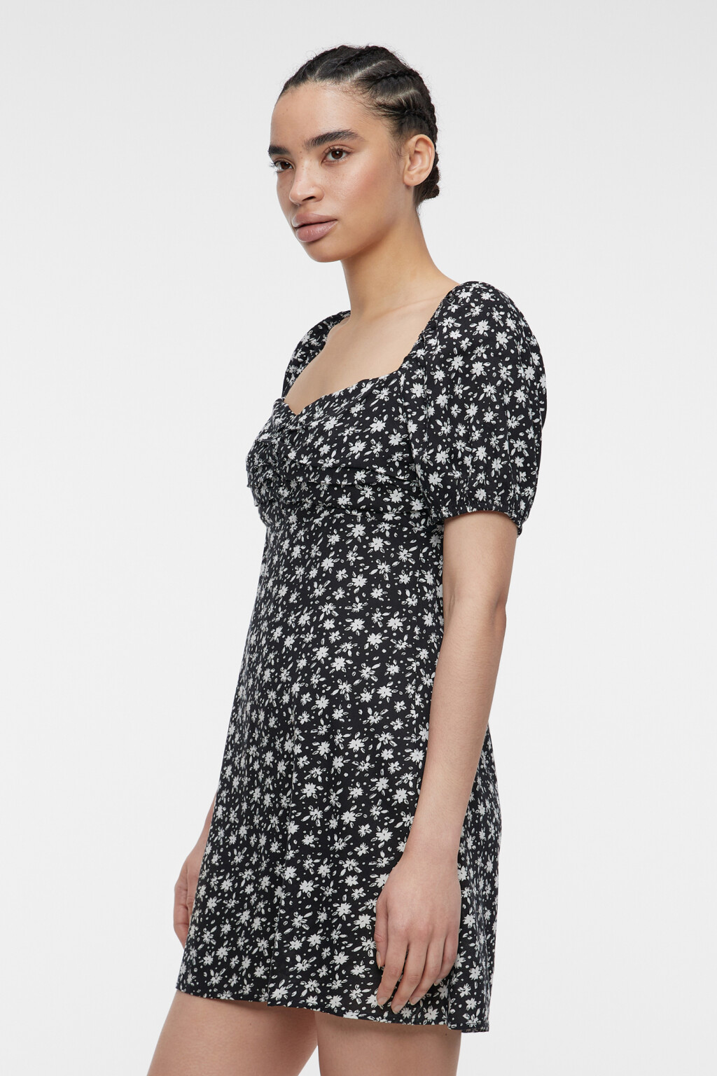 Платье baby-doll приталенное вискозное с вырезом-каре - цвет черный - 2