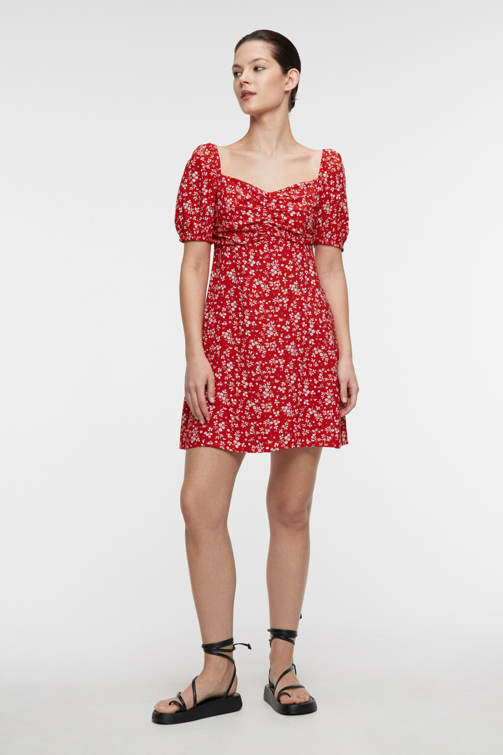 Платье baby-doll приталенное вискозное с вырезом-каре - цвет красный - 4