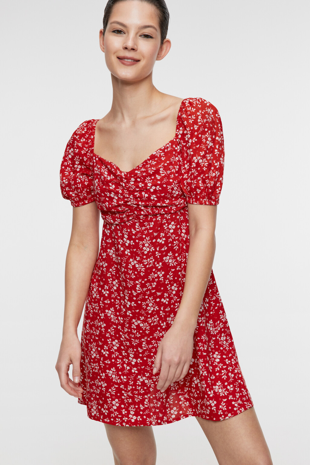 Платье baby-doll приталенное вискозное с вырезом-каре - цвет красный - 7