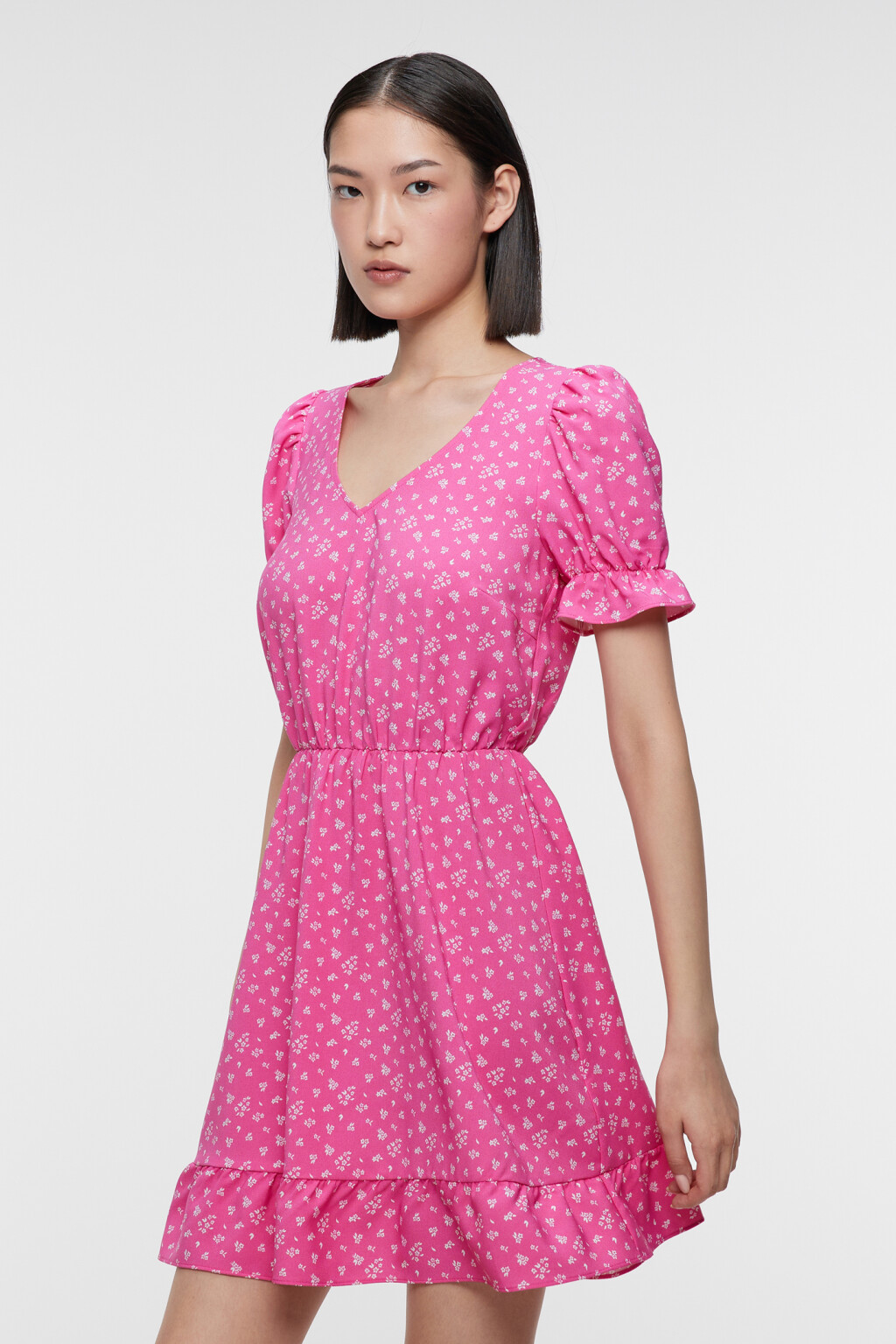 Платье мини приталенное с оборками и V-вырезом - цвет розовый - 3