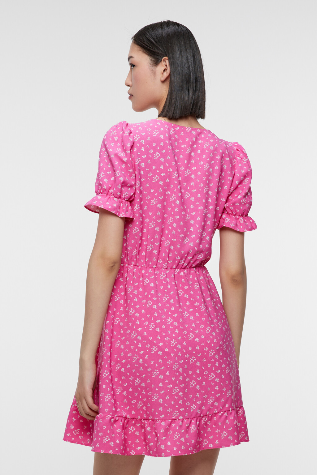 Платье мини приталенное с оборками и V-вырезом - цвет розовый - 4