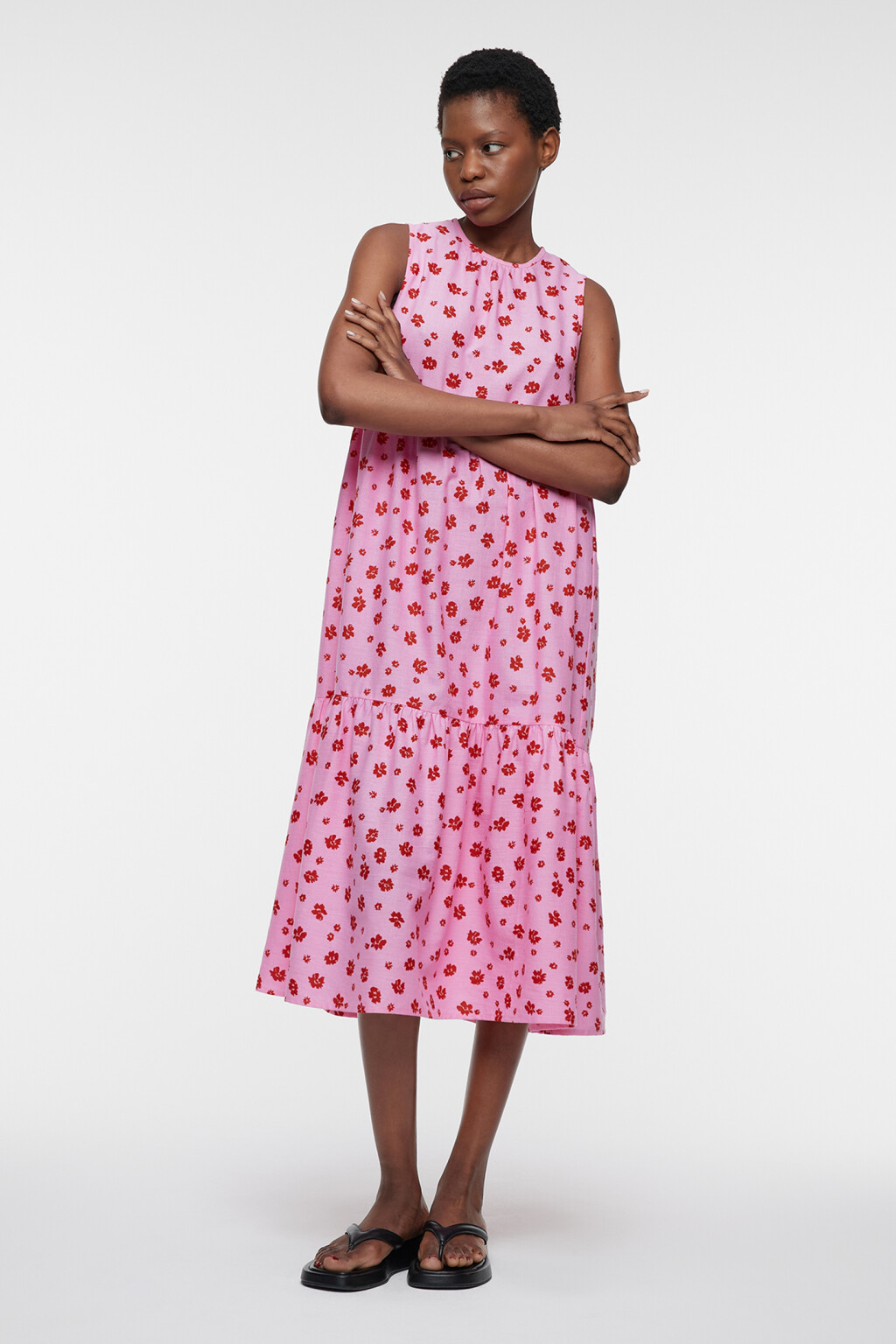 Платье-трапеция миди льняное с ярусной юбкой и воланами - цвет розовый - 4