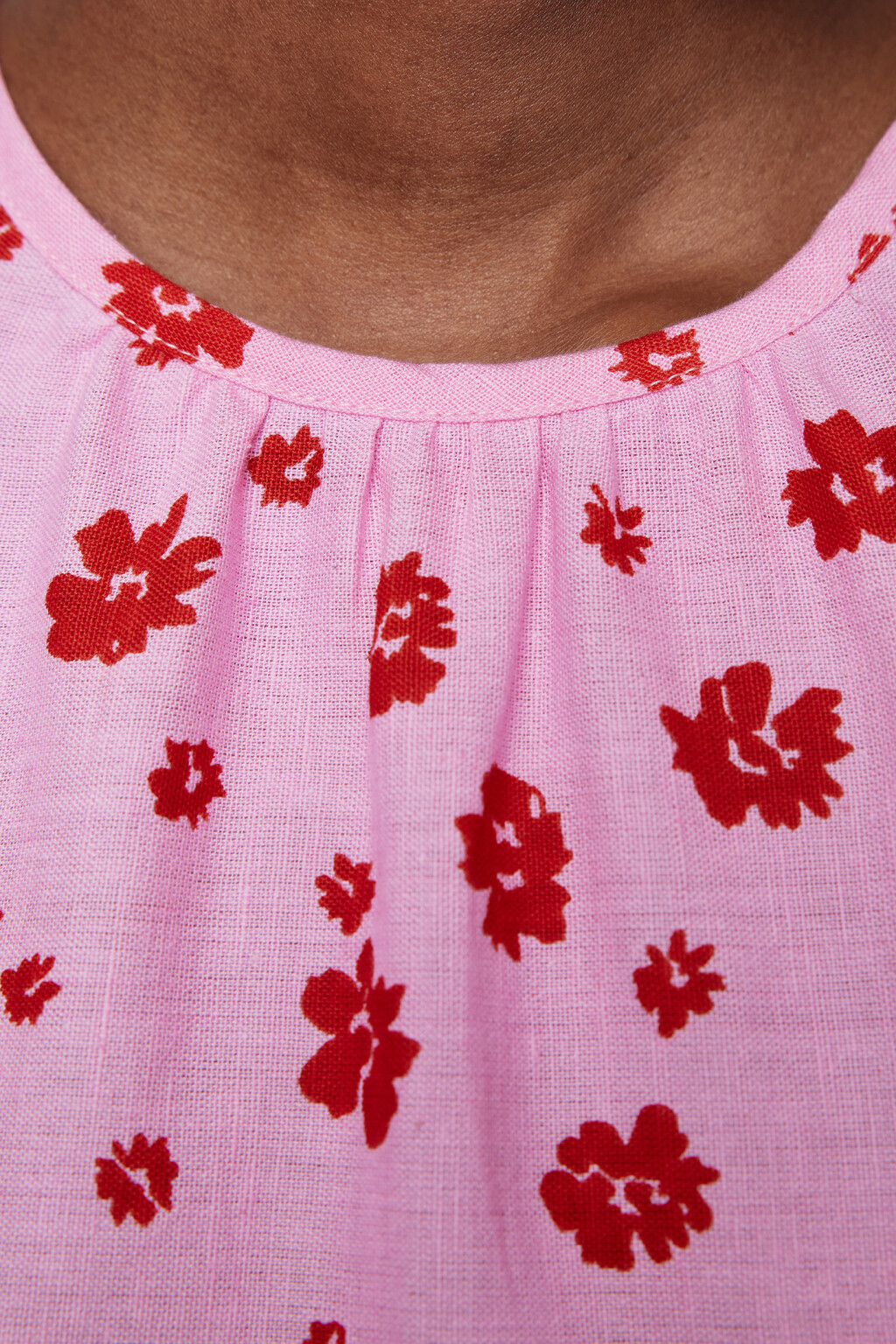 Платье-трапеция миди льняное с ярусной юбкой и воланами - цвет розовый - 5