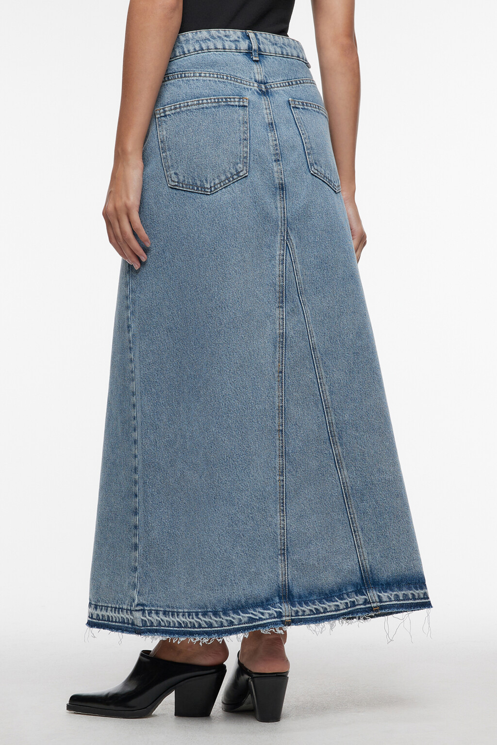 Юбка-трапеция макси джинсовая с открытыми срезами - цвет голубой - 4