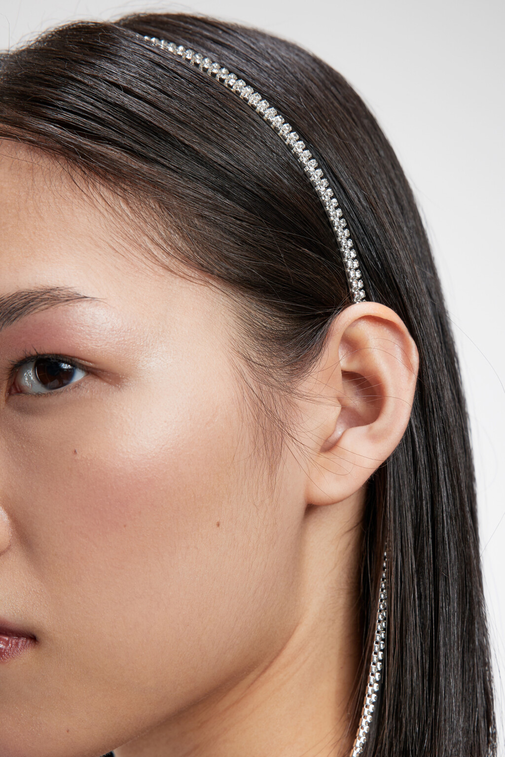 Ободок тонкий металлический с подвесками и стразами - цвет серый - 3