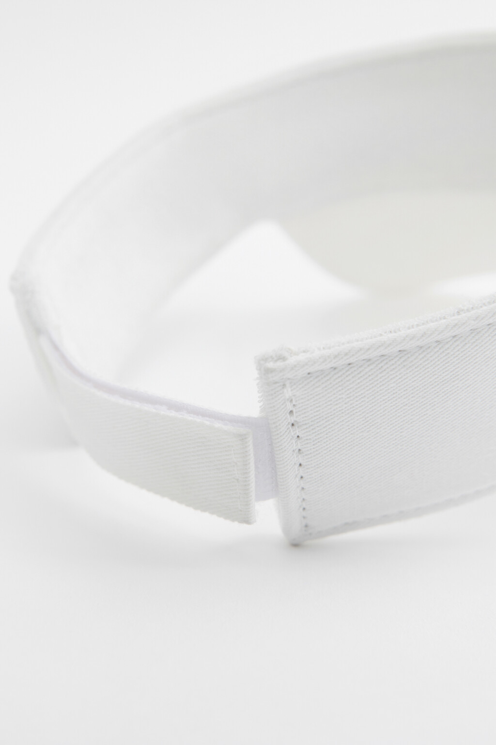 Козырек теннисный хлопковый с застежкой на липучку - цвет белый - 3