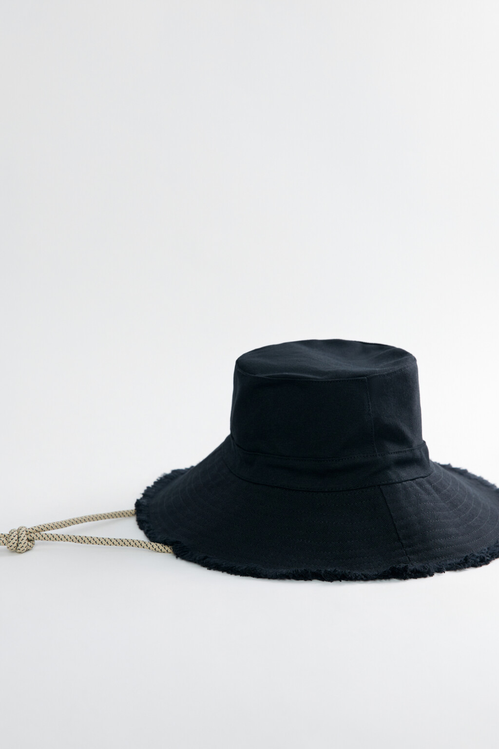 Панама хлопковая с широкими полями и завязками - цвет черный - 2