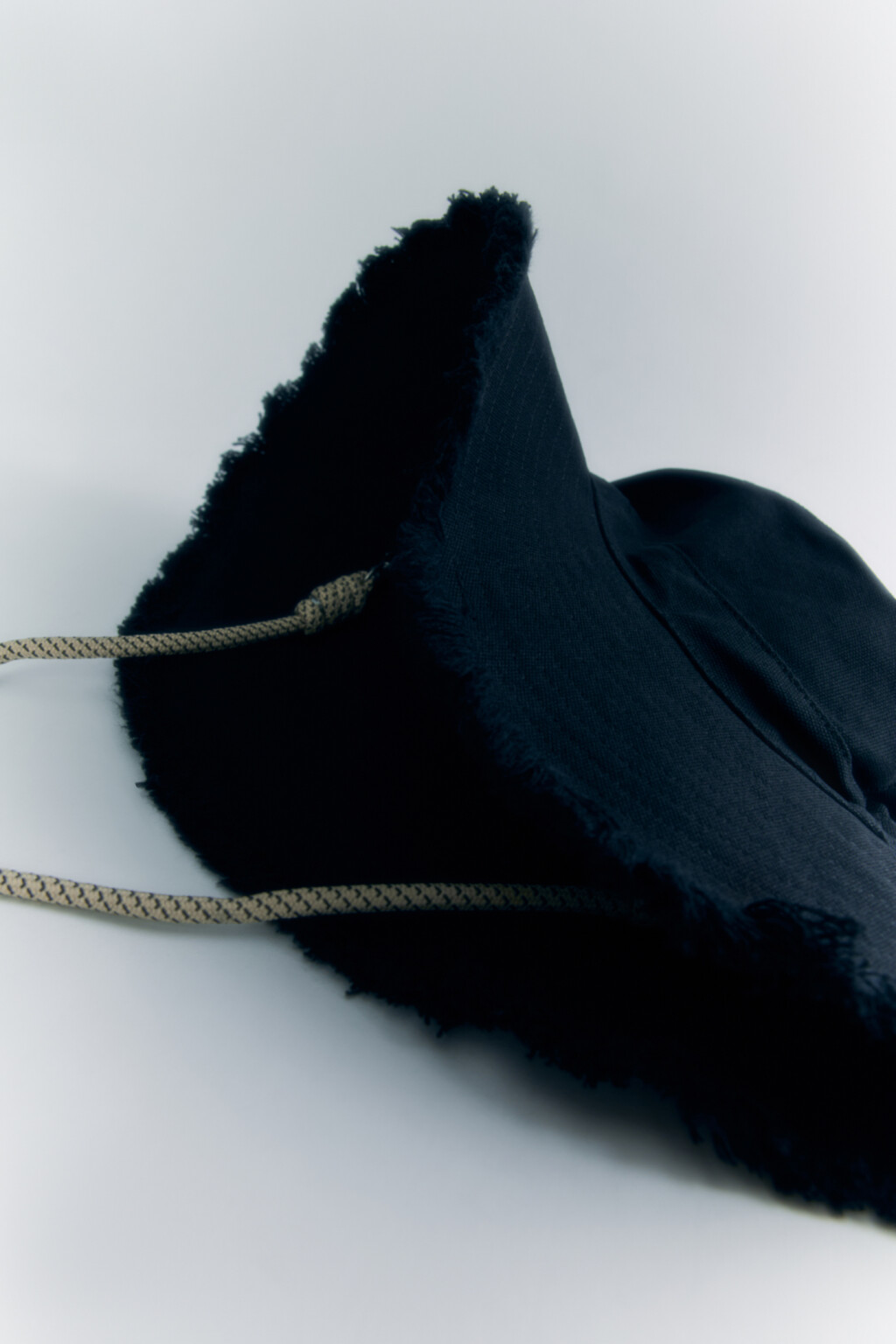 Панама хлопковая с широкими полями и завязками - цвет черный - 5