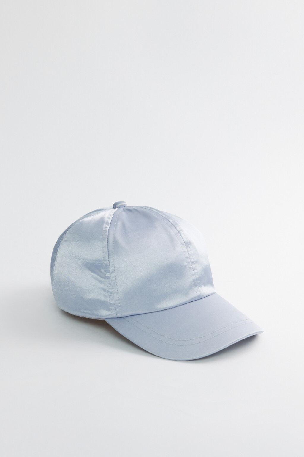 Бейсболка атласная серебристая с длинным козырьком - цвет серый - 2