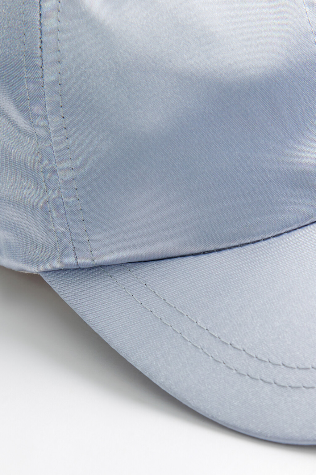 Бейсболка атласная серебристая с длинным козырьком - цвет серый - 3