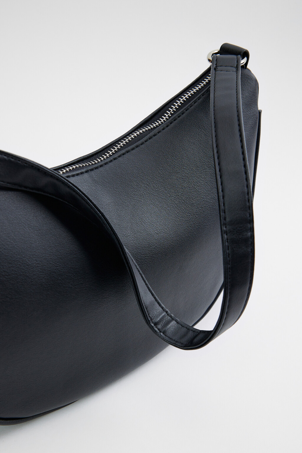 Сумка-багет на плечо однотонная - цвет черный - 5