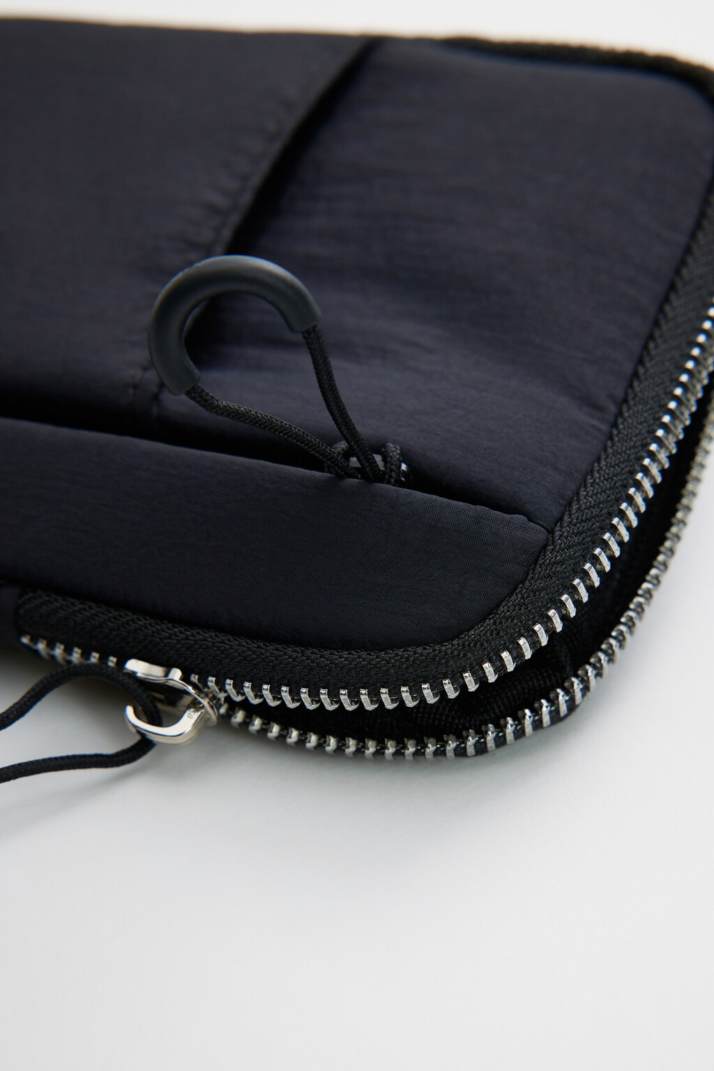 Сумка-чехол текстильная на длинном шнурке - цвет черный - 3