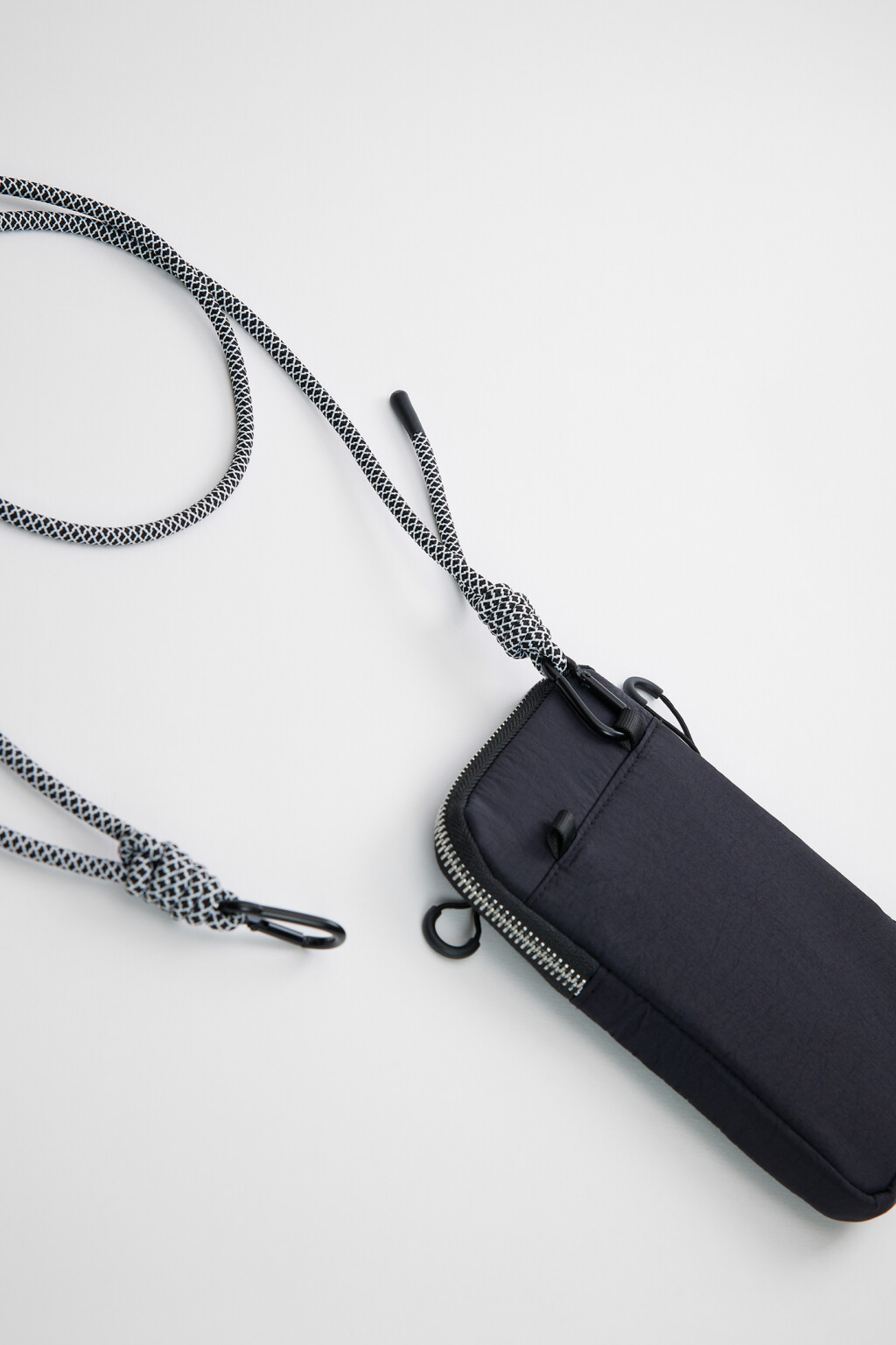 Сумка-чехол текстильная на длинном шнурке - цвет черный - 4