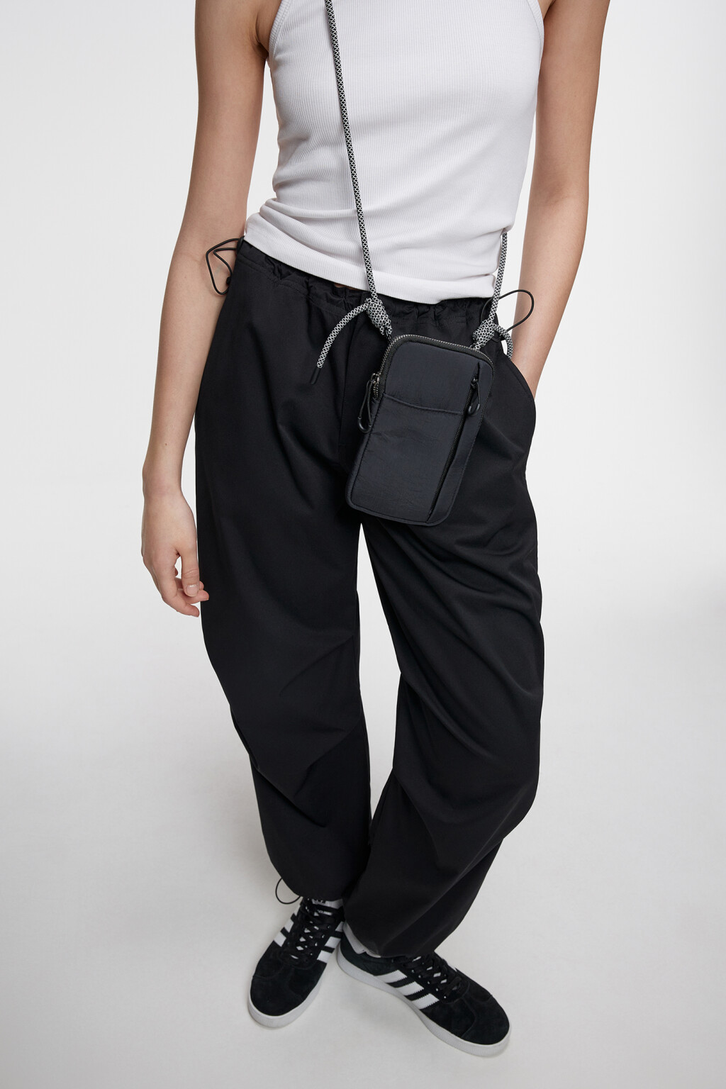 Сумка-чехол текстильная на длинном шнурке - цвет черный - 7