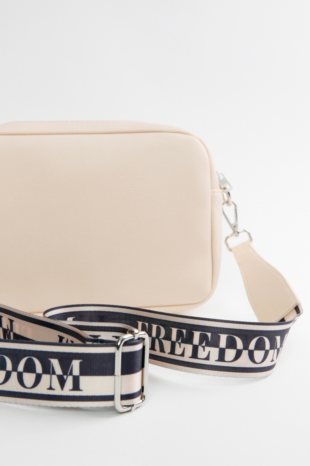 Сумка-кроссбоди из искусственной кожи с широким текстильным ремешком - цвет бежевый - 3