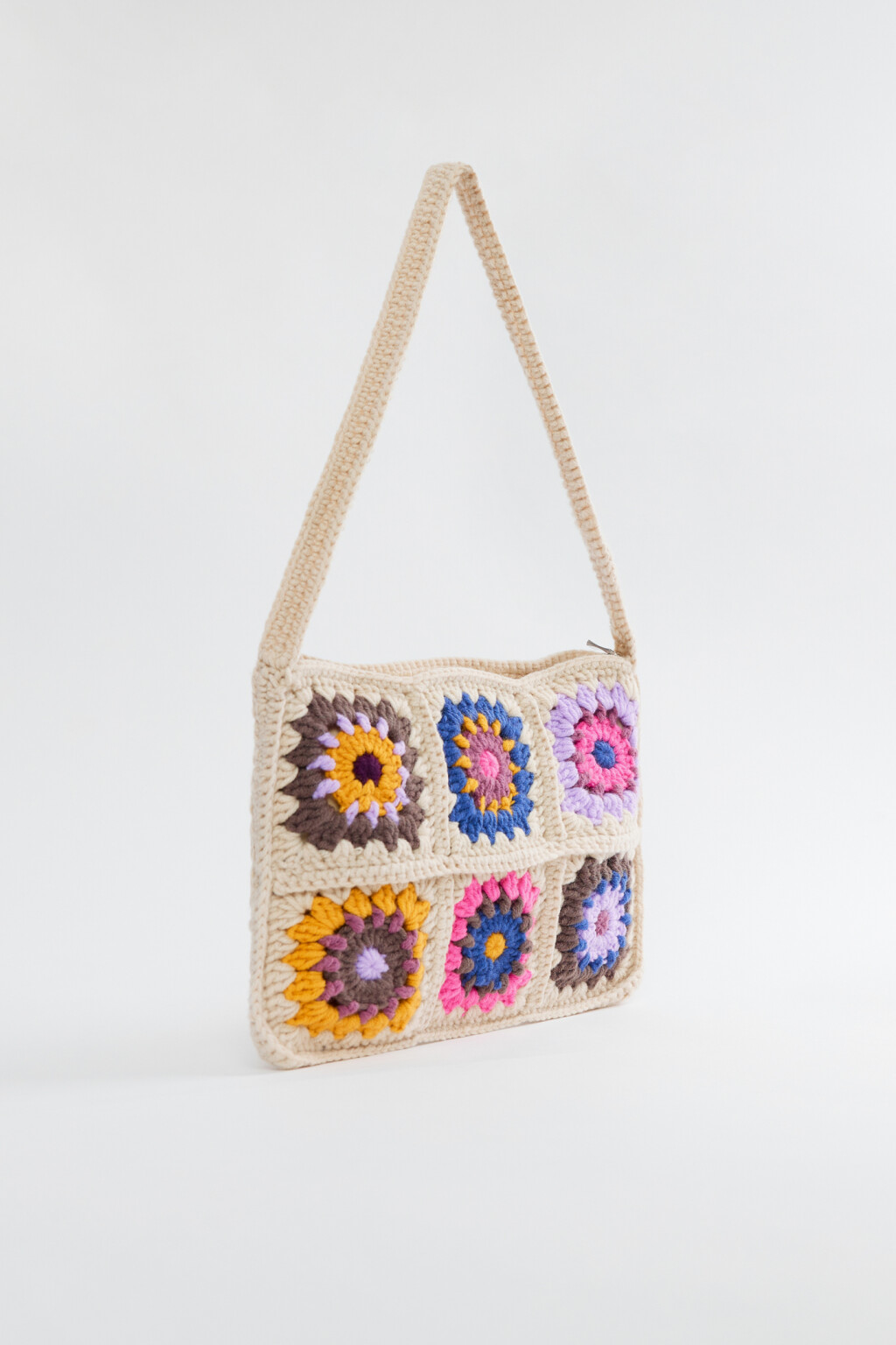 Сумка на плечо вязаная ажурная с цветными вставками - цвет мультиколор - 2