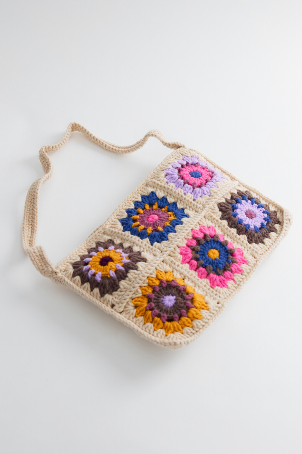 Сумка на плечо вязаная ажурная с цветными вставками - цвет мультиколор - 4