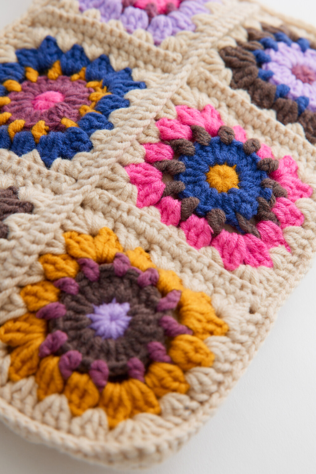 Сумка на плечо вязаная ажурная с цветными вставками - цвет мультиколор - 5