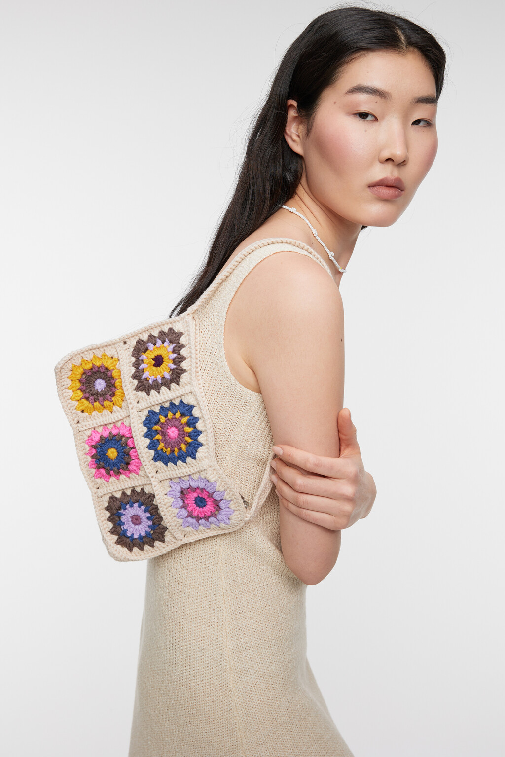 Сумка на плечо вязаная ажурная с цветными вставками - цвет мультиколор - 7