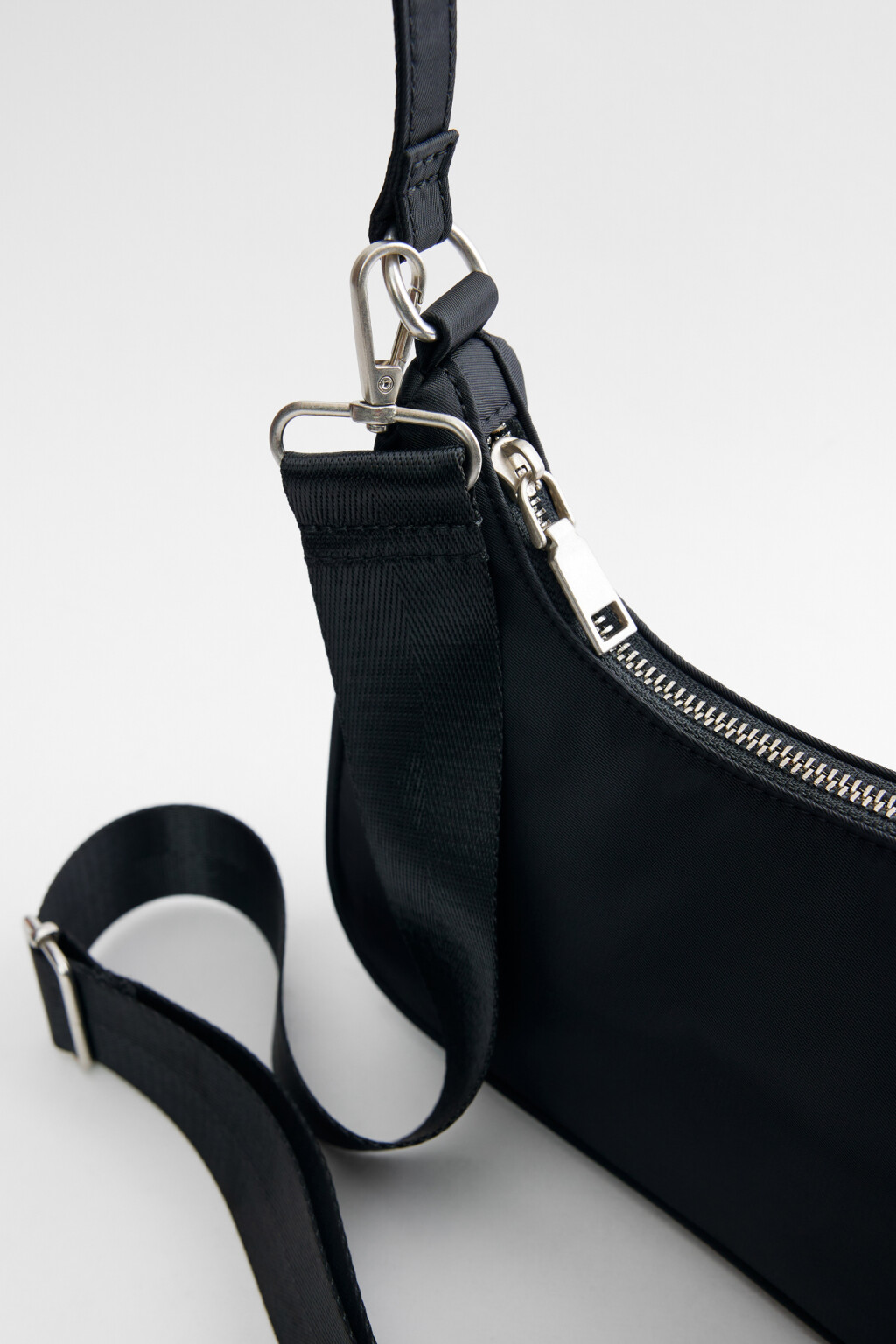Сумка-багет текстильная однотонная с ремнем на плечо - цвет черный - 6