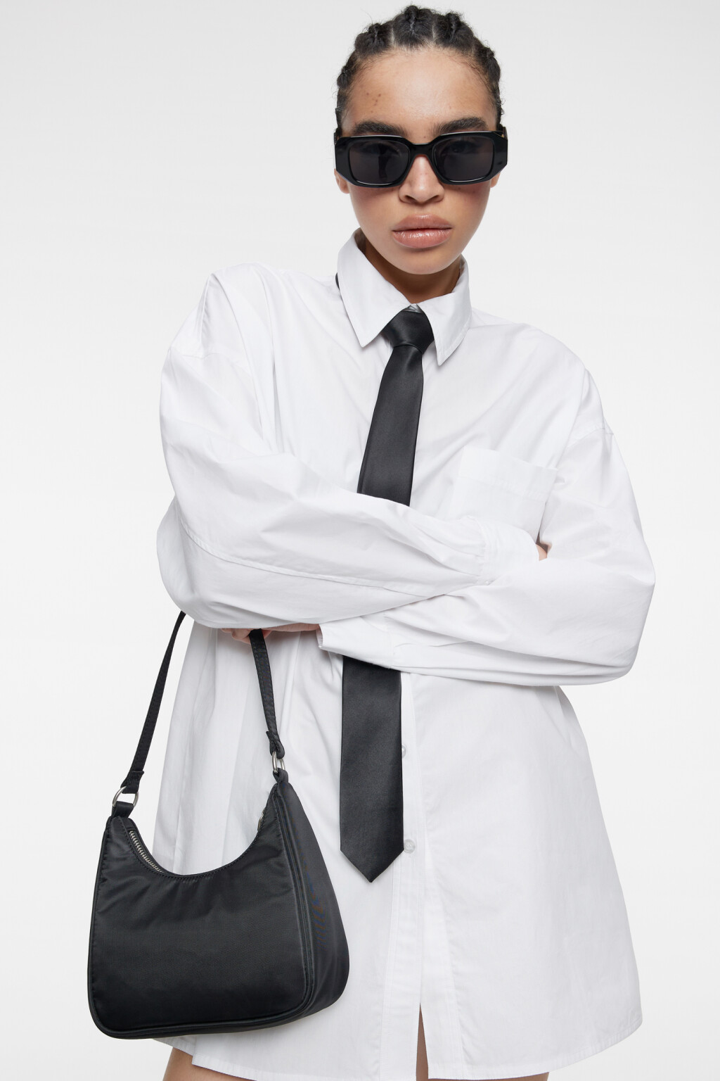 Сумка-багет текстильная однотонная с ремнем на плечо - цвет черный - 1