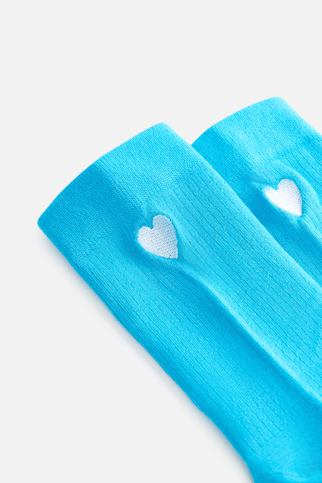 Носки высокие вискозные с вышитым сердечком - цвет голубой - 3