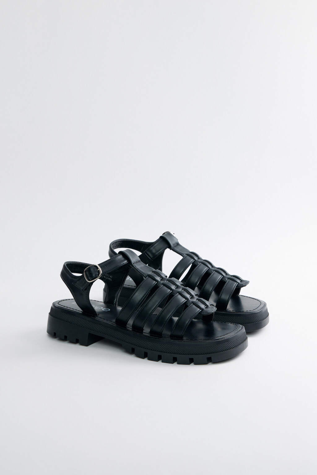 Босоножки на низкой платформе - цвет черный - 1