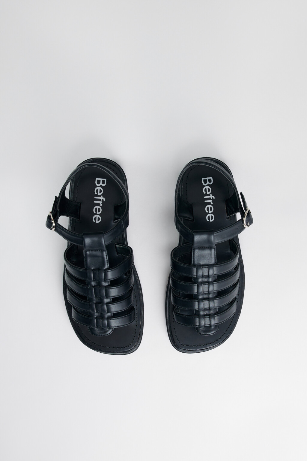 Босоножки на низкой платформе - цвет черный - 4