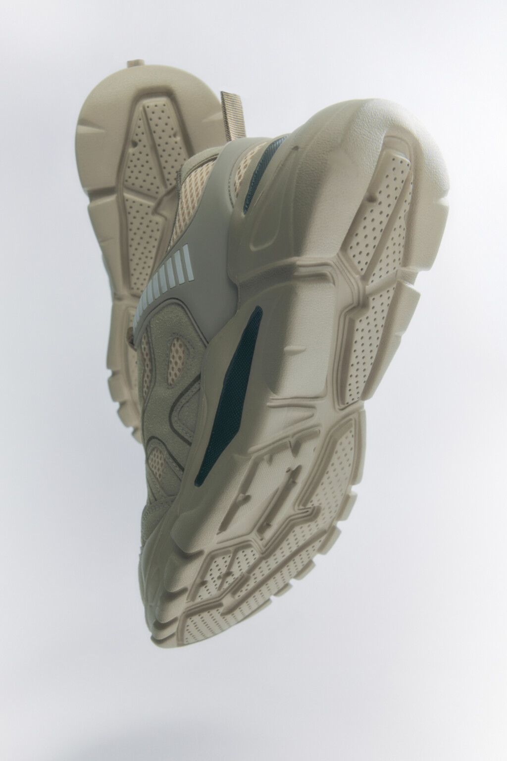 Кроссовки на высокой подошве с замшевыми вставками - цвет бежевый - 8