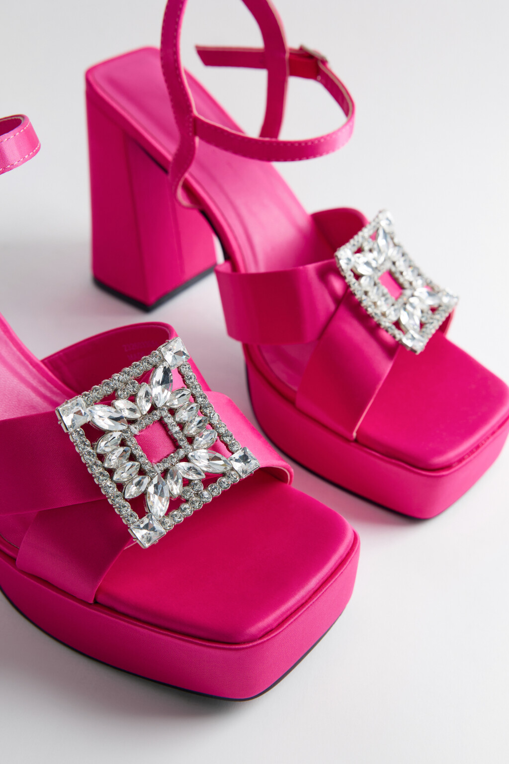 Босоножки атласные на высокой платформе с декором - цвет розовый - 5