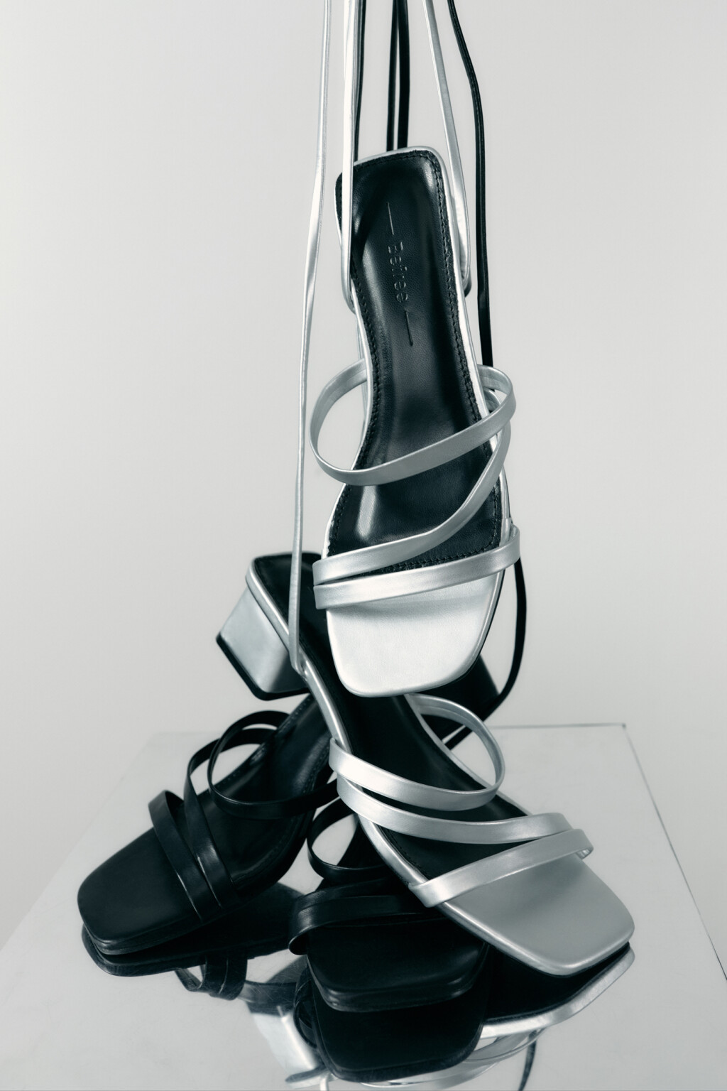 Босоножки низкие с завязками на щиколотке - цвет серый - 6