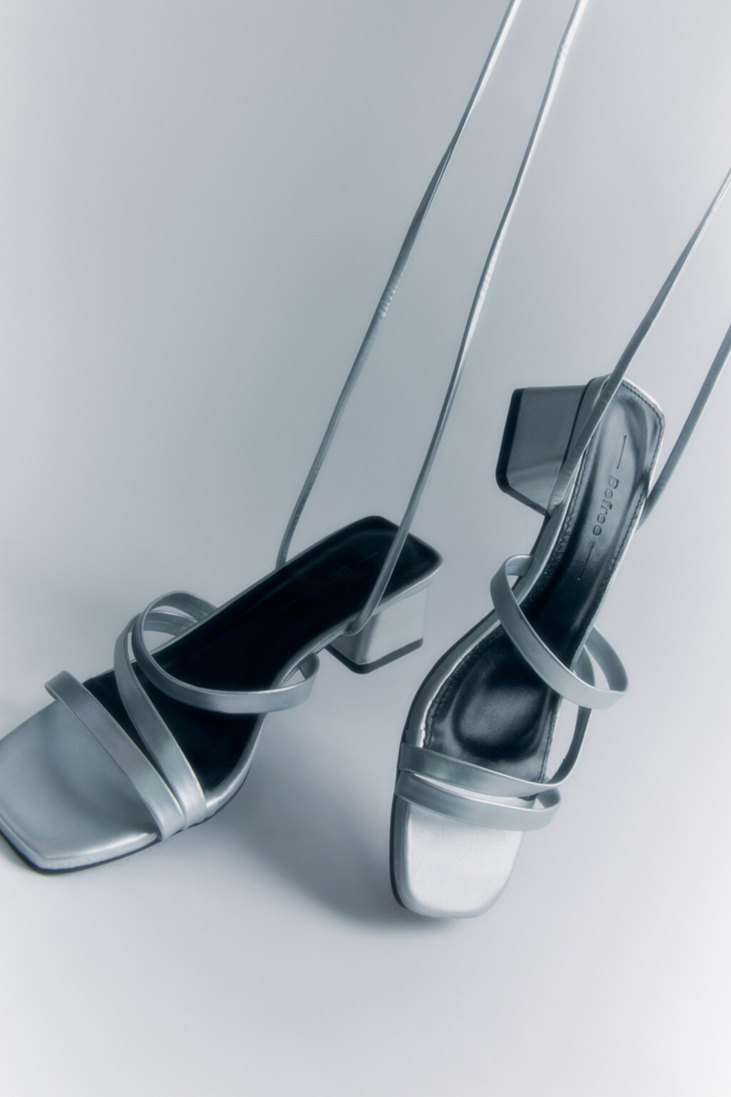 Босоножки низкие с завязками на щиколотке - цвет серый - 2