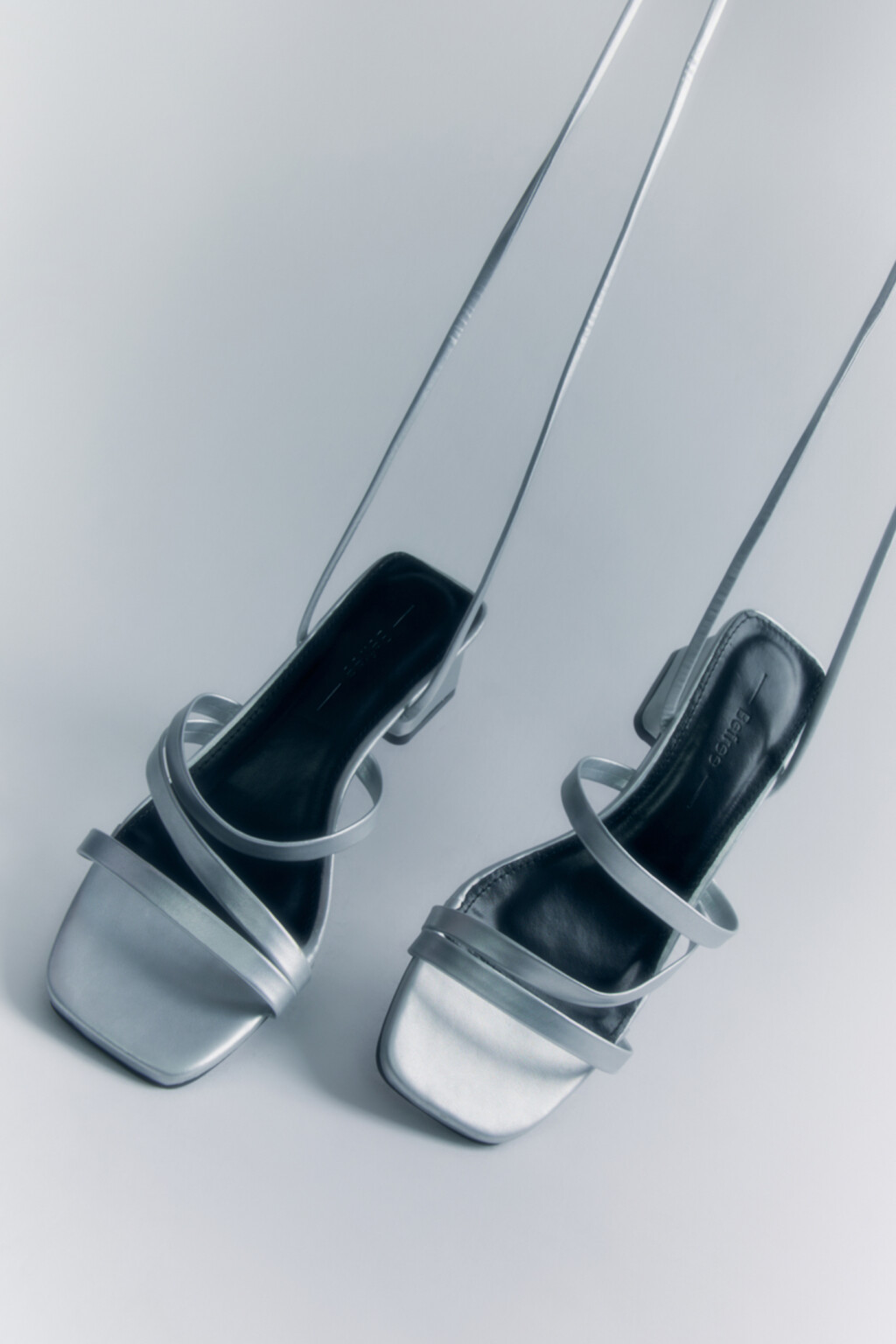 Босоножки низкие с завязками на щиколотке - цвет серый - 3