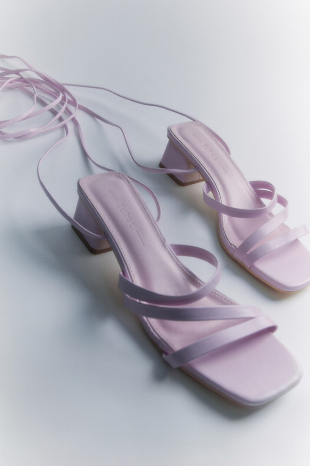 Босоножки низкие с завязками на щиколотке - цвет розовый - 2