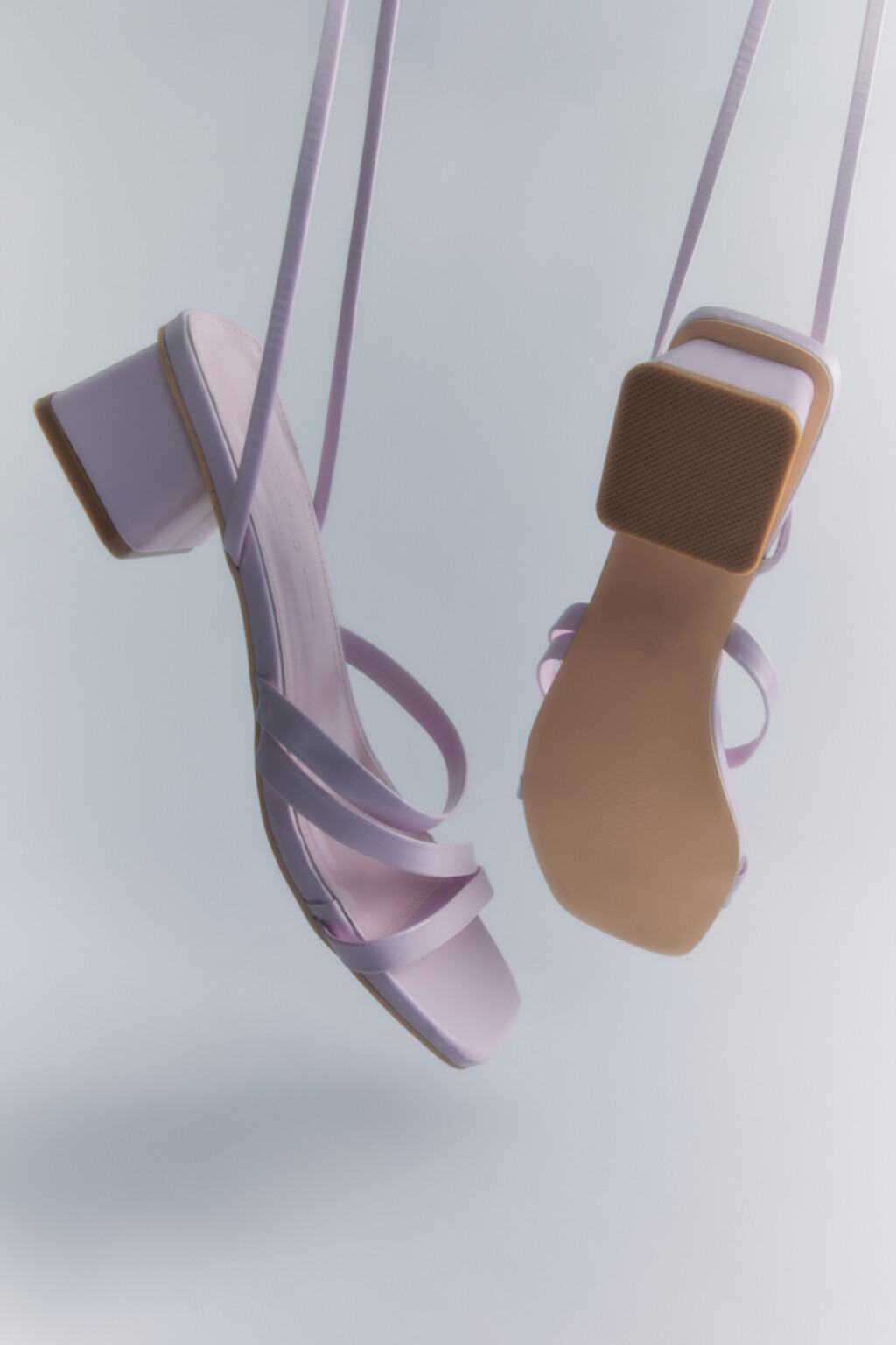 Босоножки низкие с завязками на щиколотке - цвет розовый - 4