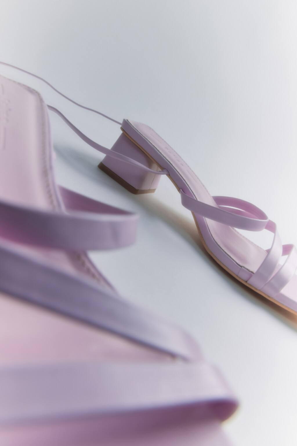 Босоножки низкие с завязками на щиколотке - цвет розовый - 6