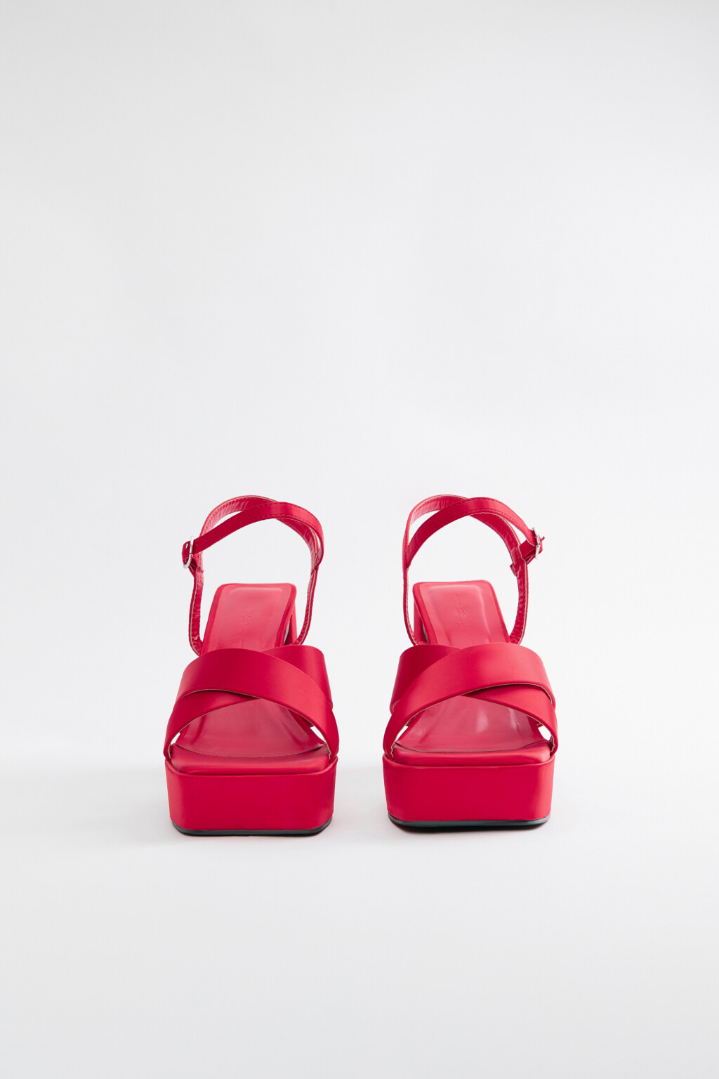 Босоножки атласные на высоком каблуке с платформой - цвет красный - 3