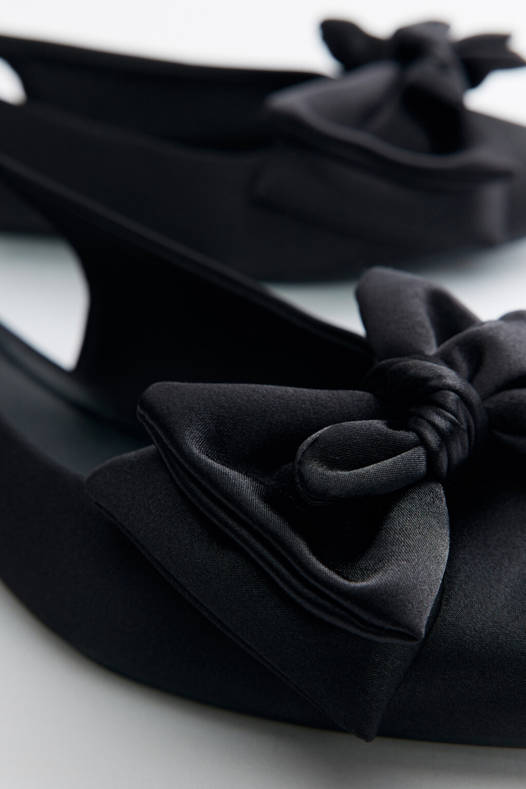 Туфли-балетки низкие атласные с открытой пяткой - цвет черный - 4