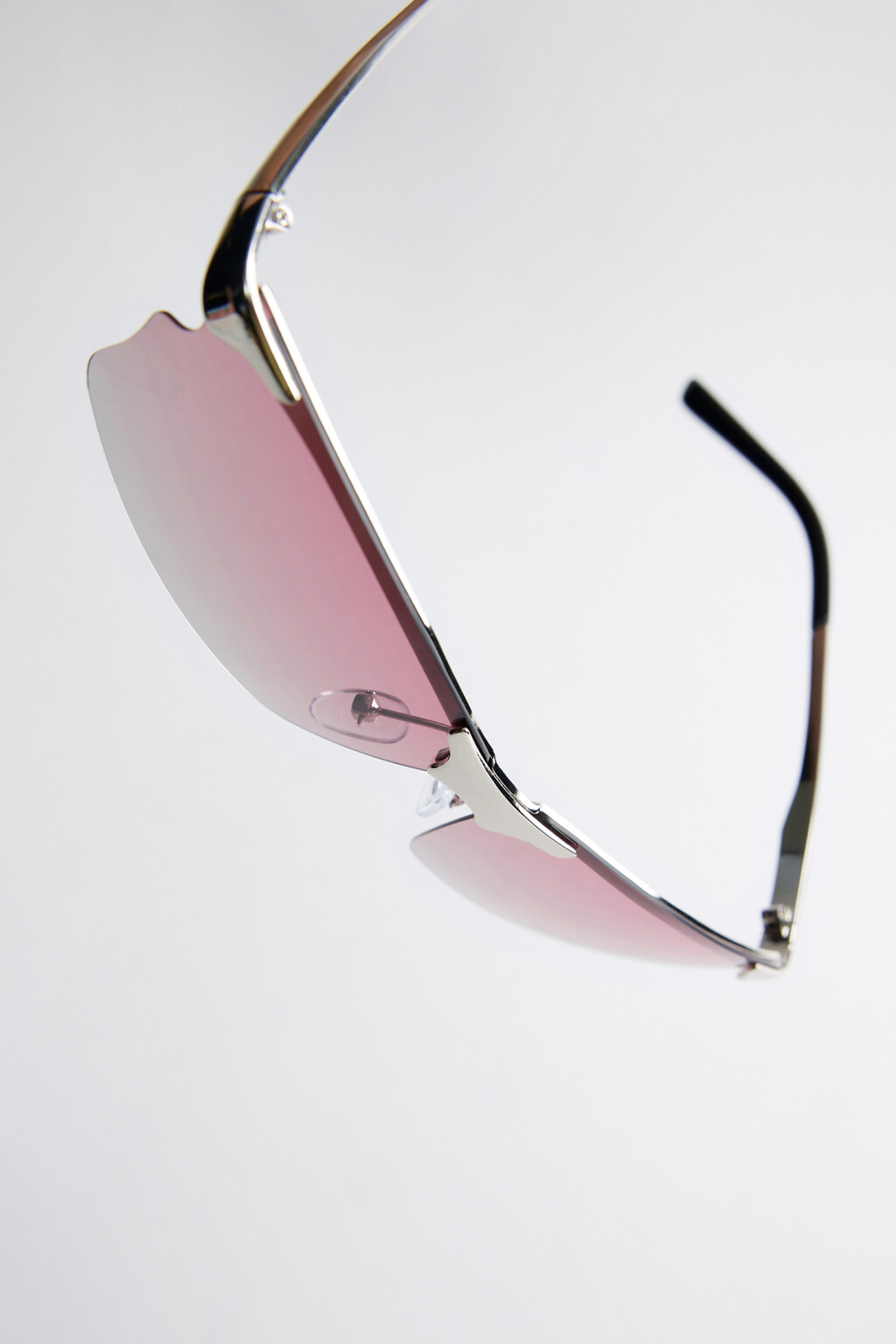 Очки солнцезащитные розовые с металлической оправой - цвет серый - 4