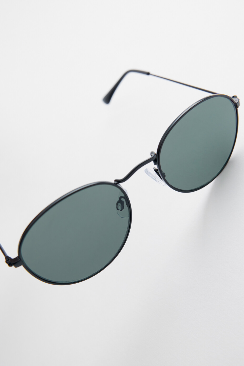 Очки солнцезащитные круглые в тонкой металлической оправе - цвет черный - 3