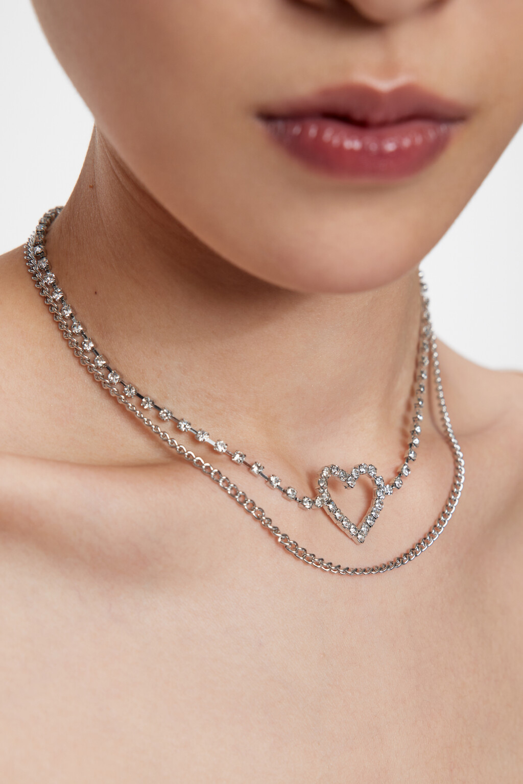 Набор цепочек на шею с подвеской-сердцем и стразами - цвет серый - 1