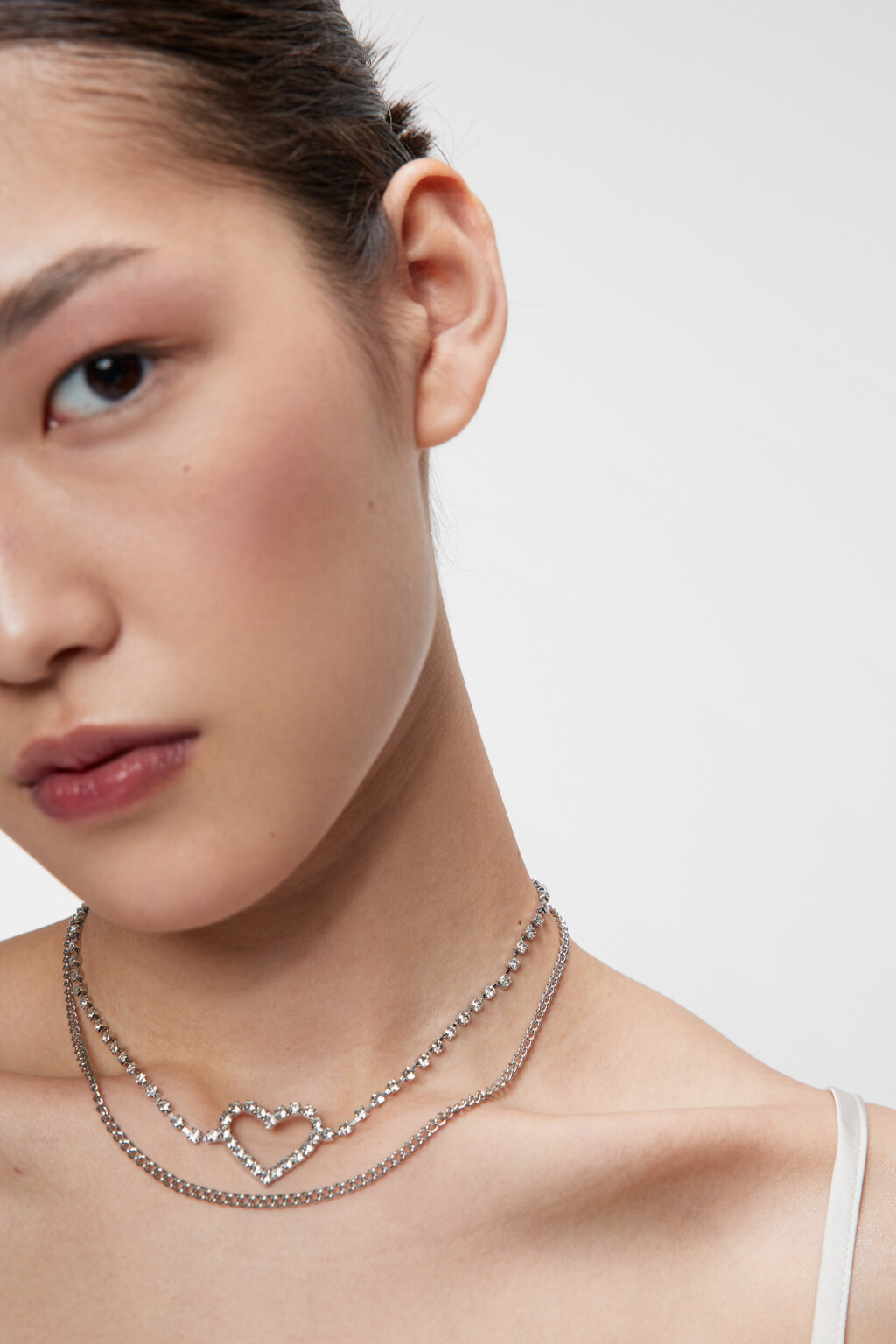 Набор цепочек на шею с подвеской-сердцем и стразами - цвет серый - 2